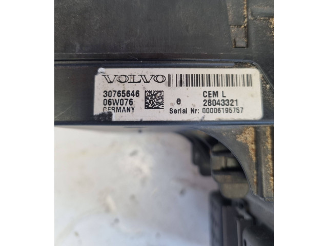 Блок предохранителей 30765646, 28043321 Volvo S60