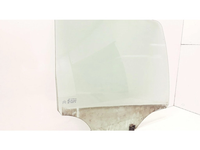 Основное стекло задних дверей