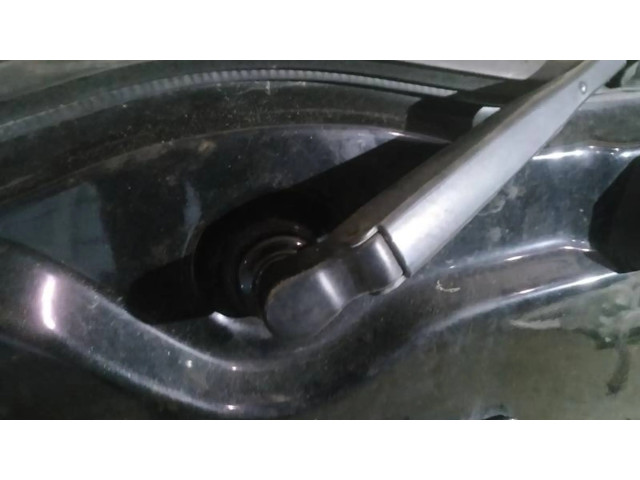 Моторчик заднего дворника     Jeep Liberty