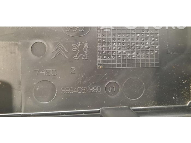 Pojistková skříňka Citroen Berlingo 2019