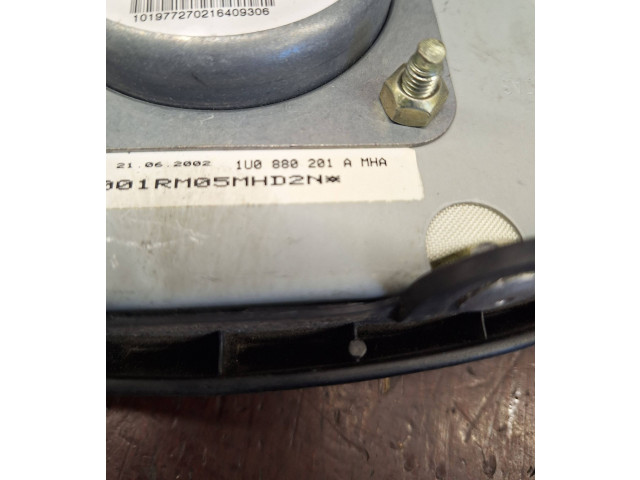 Подушка безопасности водителя 1U0880201A, 1RM05FRD2 Skoda Superb B5 (3U)