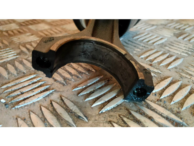 Píst BMW 3 E90 E91 pro naftový motor 2.0 N47