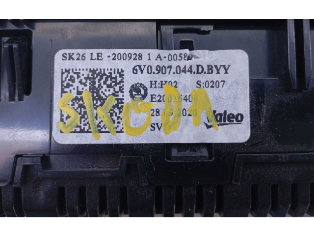 Блок управления климат-контролем Skoda Fabia Mk3 (NJ)