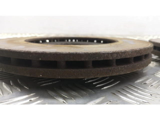 Передний тормозной диск Alfa Romeo Giulietta 1.6