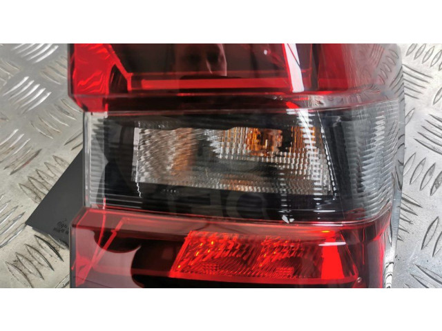 Задний фонарь в кузове