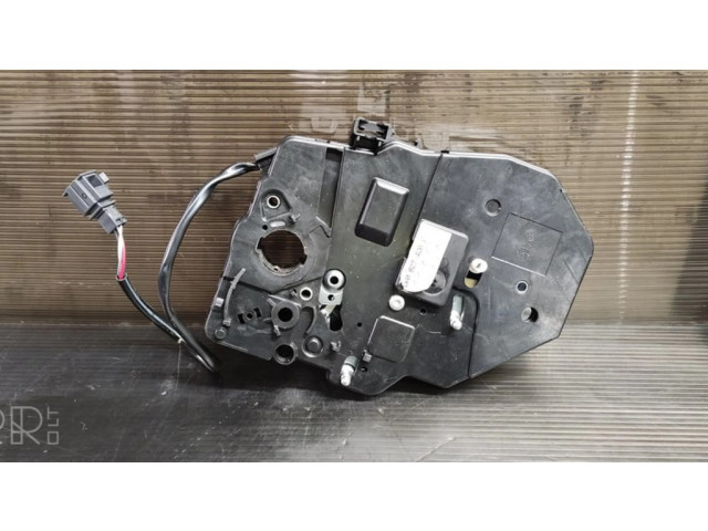 Zámek zadních dveří 2K0827426C   Volkswagen Caddy 2009