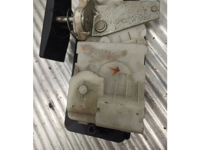 Zámek zadních dveří Peugeot 607 2001