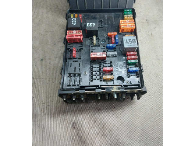 Блок предохранителей  1K0937804B, 1K0937806   Volkswagen Touran I    