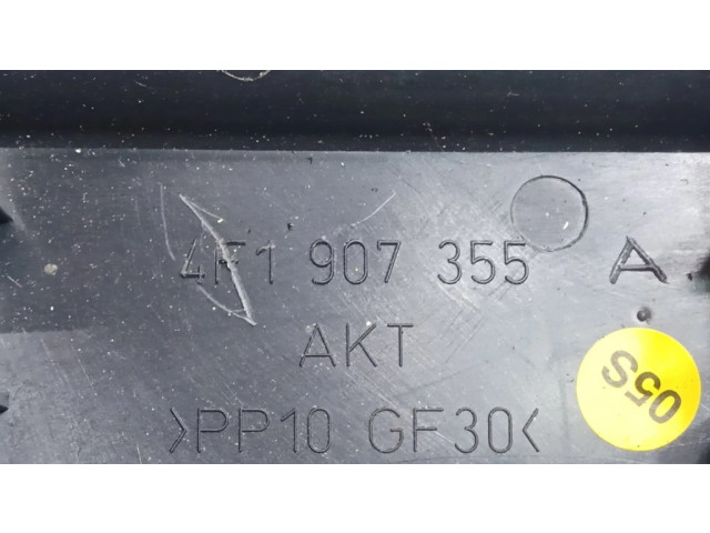 Другая деталь отсека двигателя