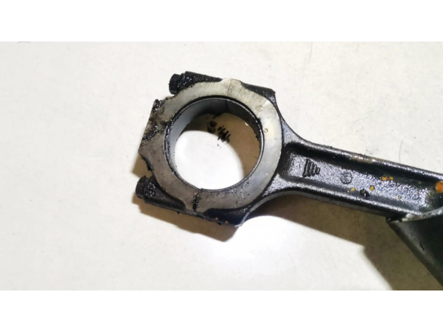 Píst Alfa Romeo 156 pro naftový motor 2.4