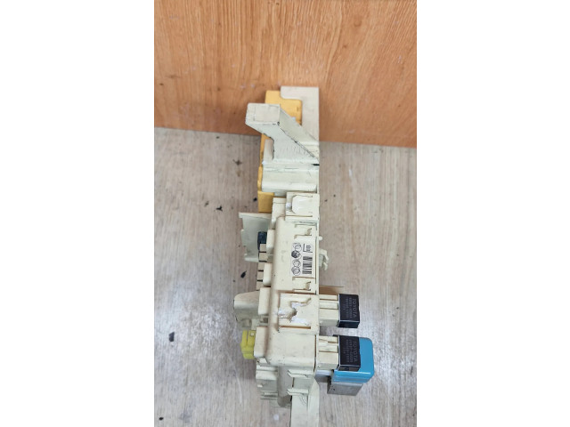 Блок предохранителей 8922153100, 2440000400 Lexus IS 200-300