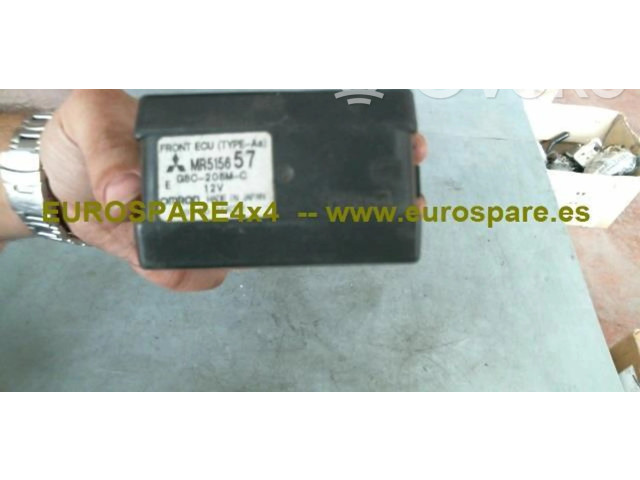 Блок предохранителей MR515657 Mitsubishi Montero