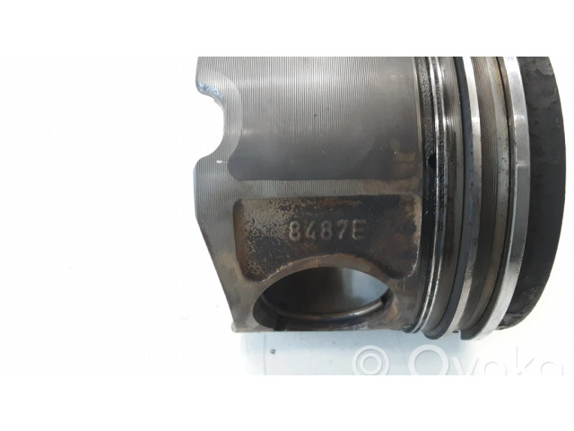 Píst 8487E BMW 3 E90 E91 pro naftový motor 2.0