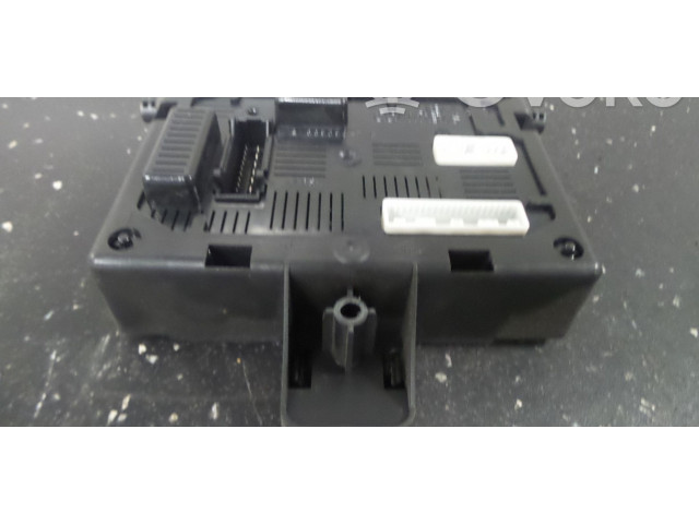 Pojistková skříňka Řídící jednotka BSM 8200343732   Renault Clio III 2006