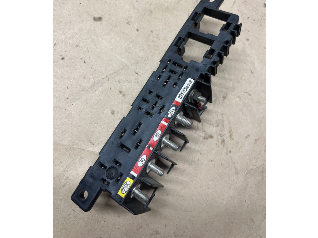 Блок предохранителей  8L0941822, 890081000   Audi A3 S3 8L    