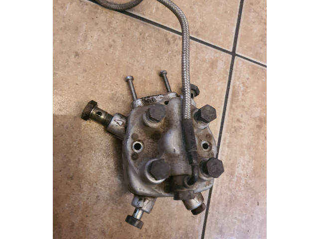 Топливная рампа 0438101005   Audi 80 90 S2 B4  