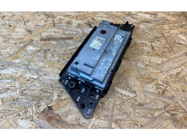 Радио/ проигрыватель CD/DVD / навигация