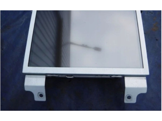 Радио/ проигрыватель CD/DVD / навигация