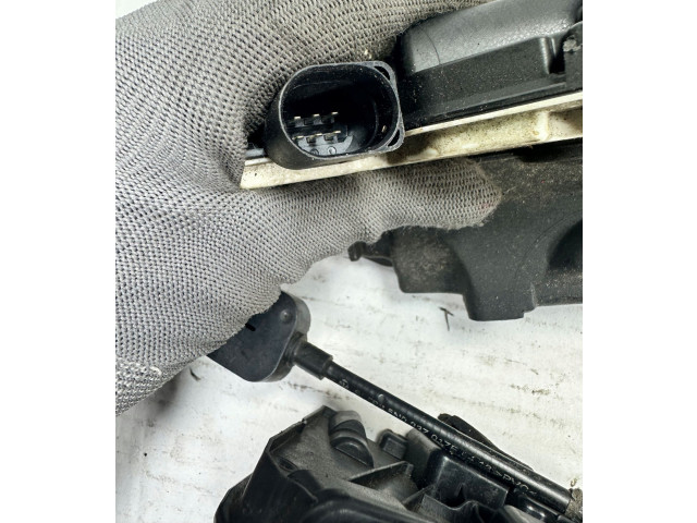 Zámek zadních dveří Volkswagen Tiguan 2011