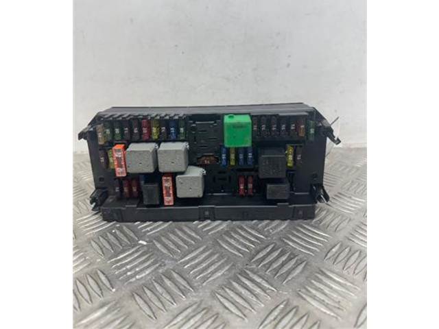 Pojistková skříňka Mercedes-Benz C W204 2008