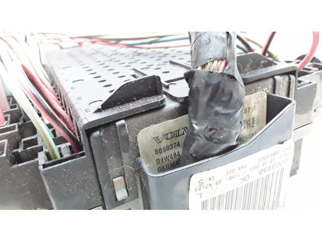 Блок предохранителей 8688374, 8645716 Volvo S60