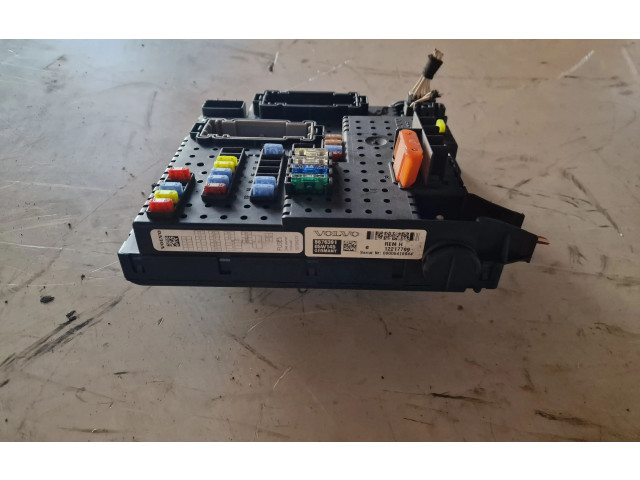 Блок предохранителей 8676391 Volvo XC90