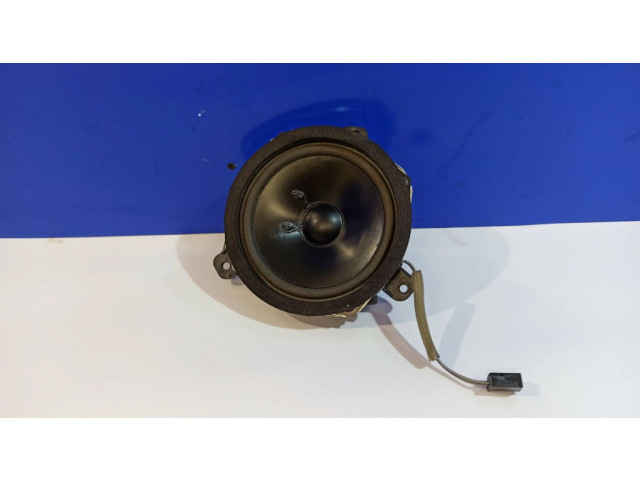 Громкоговоритель (громкоговорители) в передних дверях