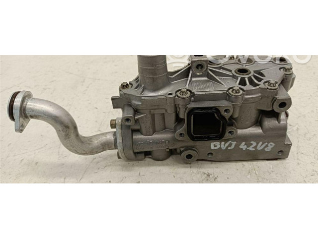 Масляный насос     Audi A6 S6 C6 4F 