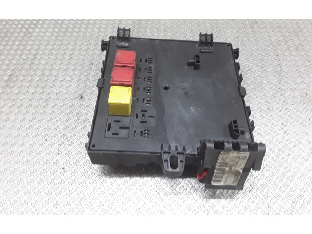   Pojistková skříňka 13125487   Opel Vectra C 2002