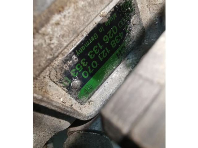 Топливная рампа 0438121070, 026133353D Audi 80 90 B3