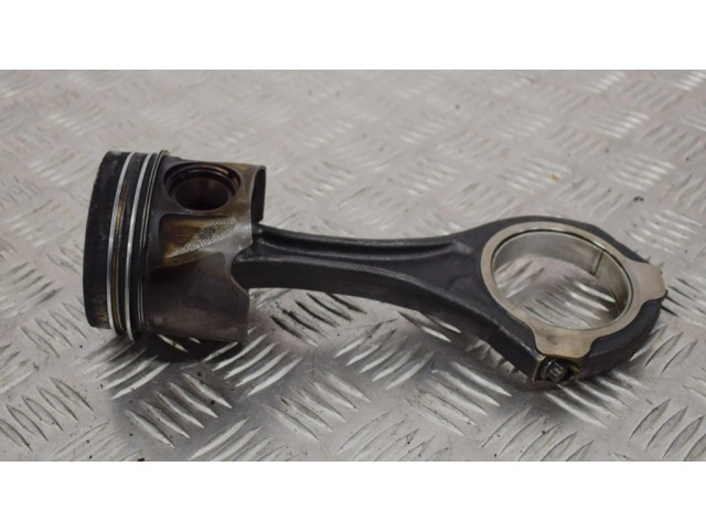 Píst A6420304120 Mercedes-Benz ML W166 pro naftový motor 3.0 OM 642.826