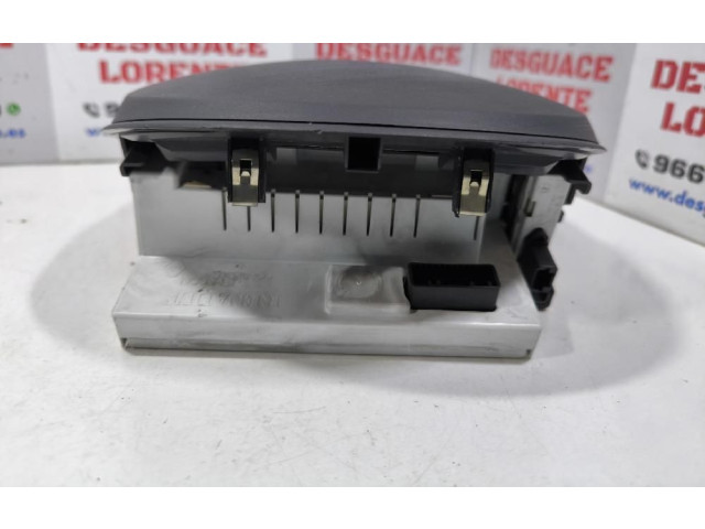 Дисплей    8200307273   Renault Clio III