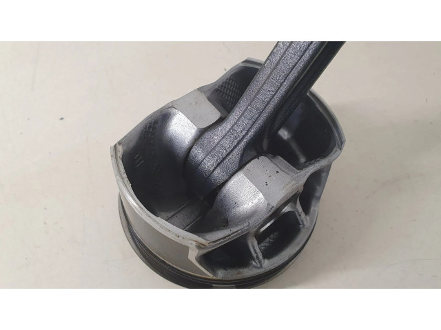 Píst Mercedes-Benz C W205 pro benzínový motor 3.0