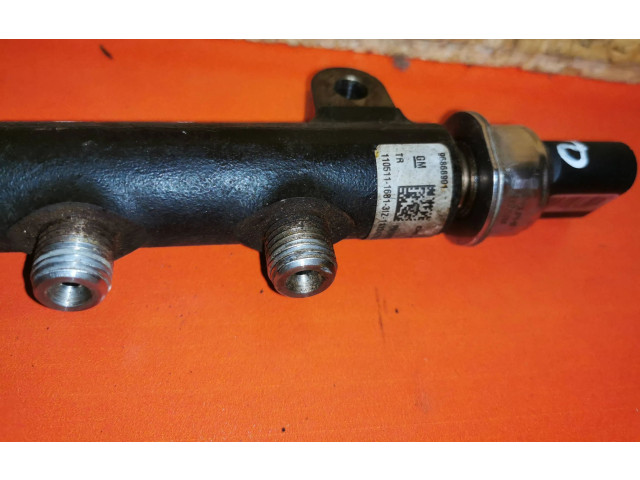 Vstřikovací lišta 96868901, 9307Z528A Chevrolet Captiva