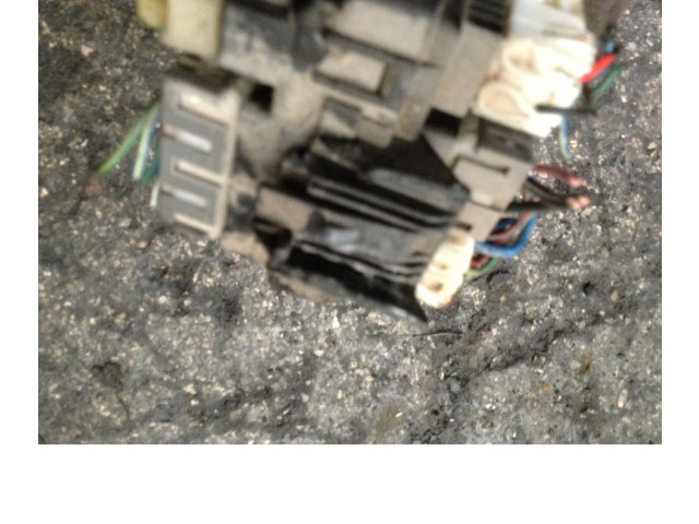   Pojistková skříňka    Mitsubishi Pajero 1990