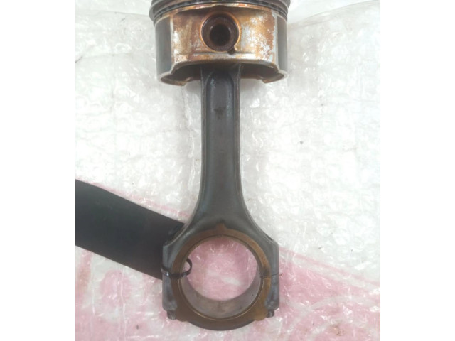 Píst Mercedes-Benz C W203