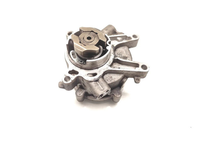 Вакуумный насос 55581351 Opel Insignia A