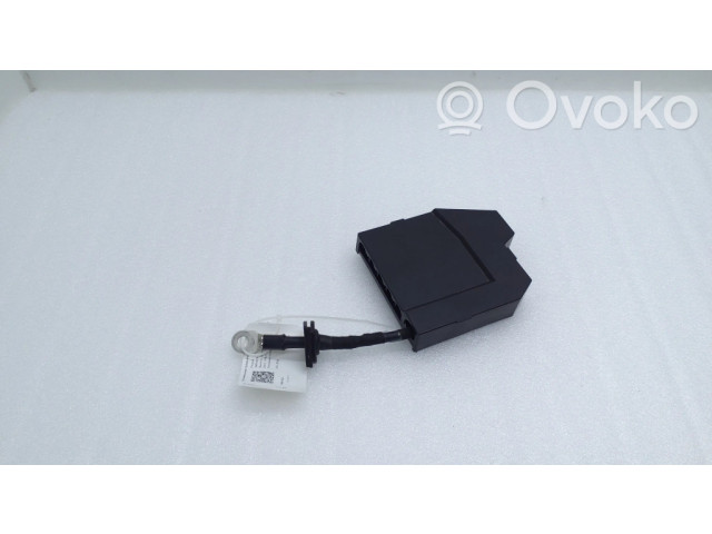 Другая деталь отсека двигателя