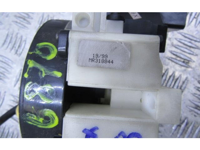 Ручка стеклоочистителей MR318844 Mitsubishi Carisma