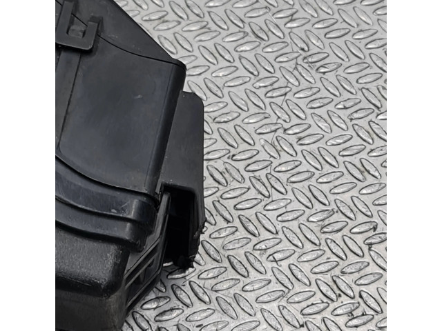   Pojistková skříňka 8266253030, 8500523030   Lexus  200-300 2003