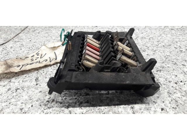 Ящик предохранителей (комплект)       Mercedes-Benz 200 300 W123