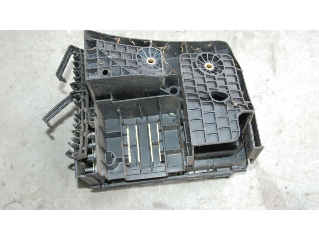   Pojistková skříňka 1K0937629A, 140KM   Volkswagen Tiguan 2009