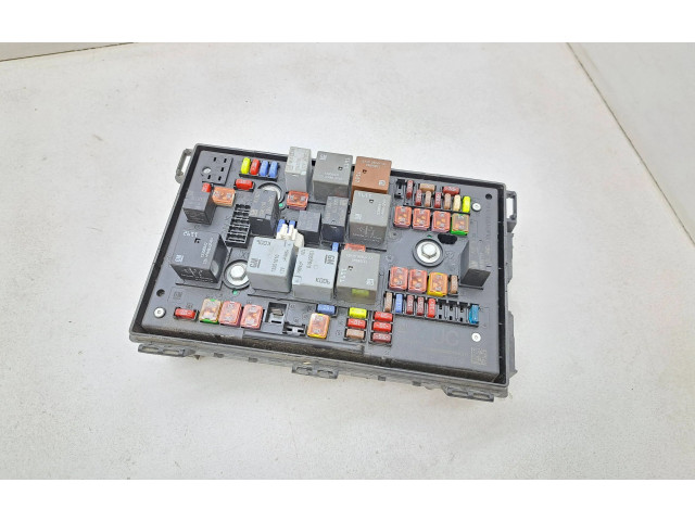 Pojistková skříňka 13368645 Opel Zafira C 2013