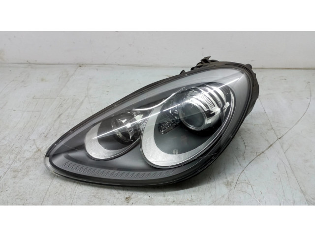 Деталь передней фары