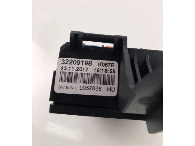 Блок предохранителей  32209198, NO3068   Volvo XC90    