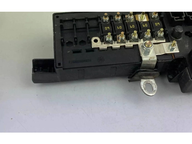 Блок предохранителей 8678449, 518823017 Volvo S80