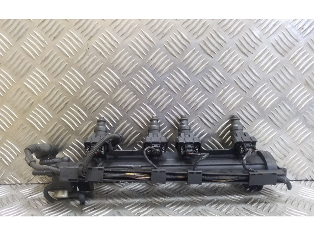 Топливная рампа 06A133317A   Volkswagen Golf IV  