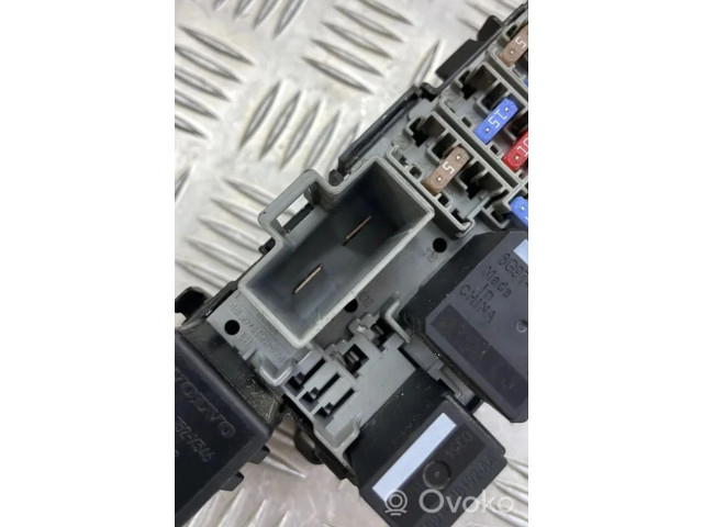 Блок предохранителей 3800159HWB   Volvo V70    