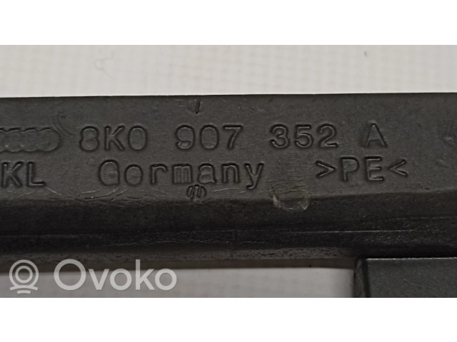 Другая деталь отсека двигателя