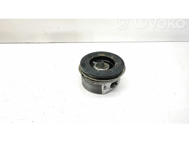 Píst BMW 5 F10 F11 pro naftový motor 2.0 N47D20C